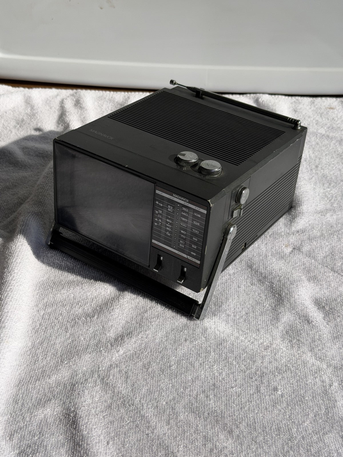 Magnavox BF3909 Portable 5in B&W TV AM FM Radio 1980s Korea Cube AS-IS
