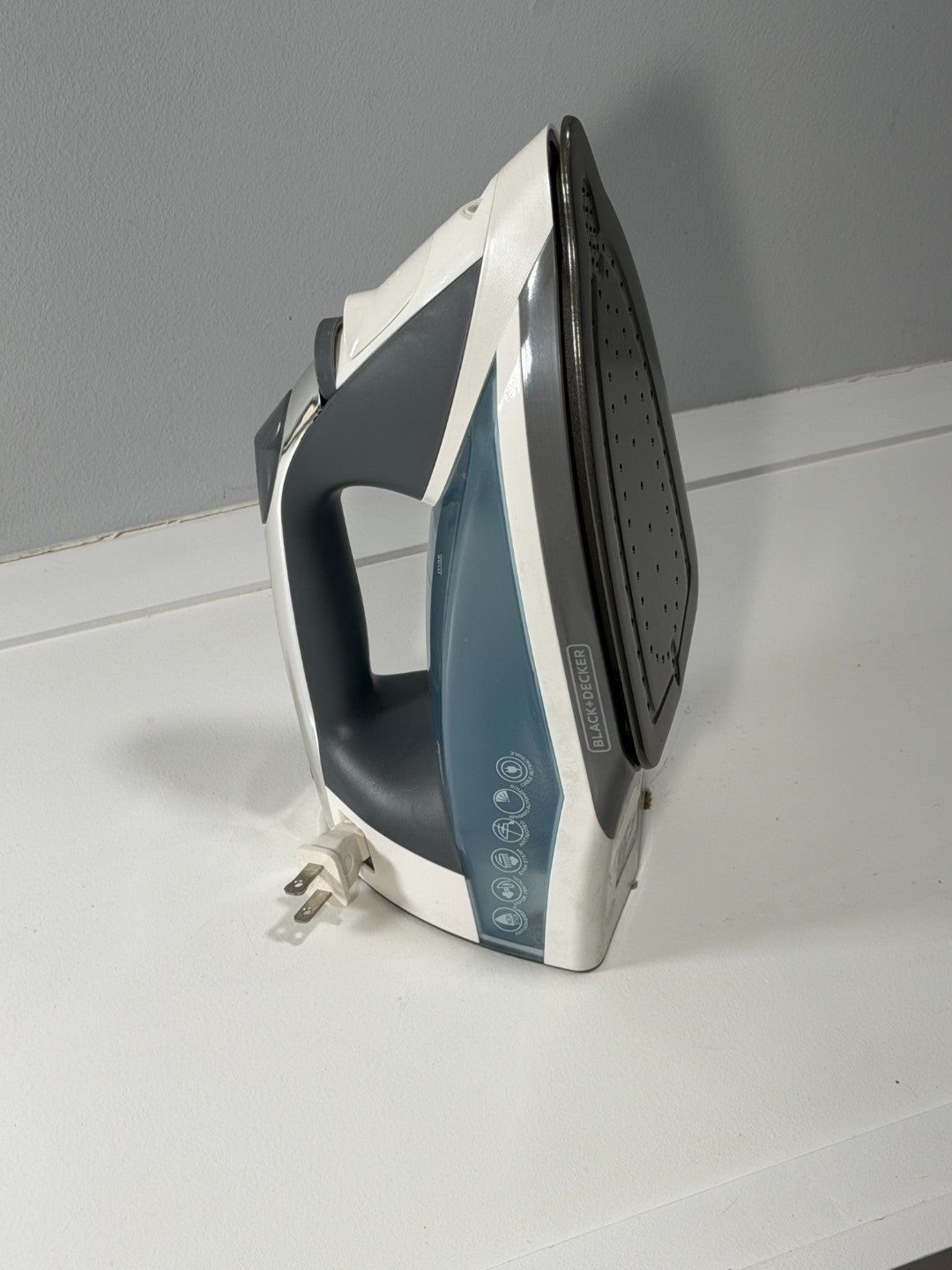 Black+Decker Vitessa Steam Iron IR2010 1200W Nonstick Soleplate Tested Works