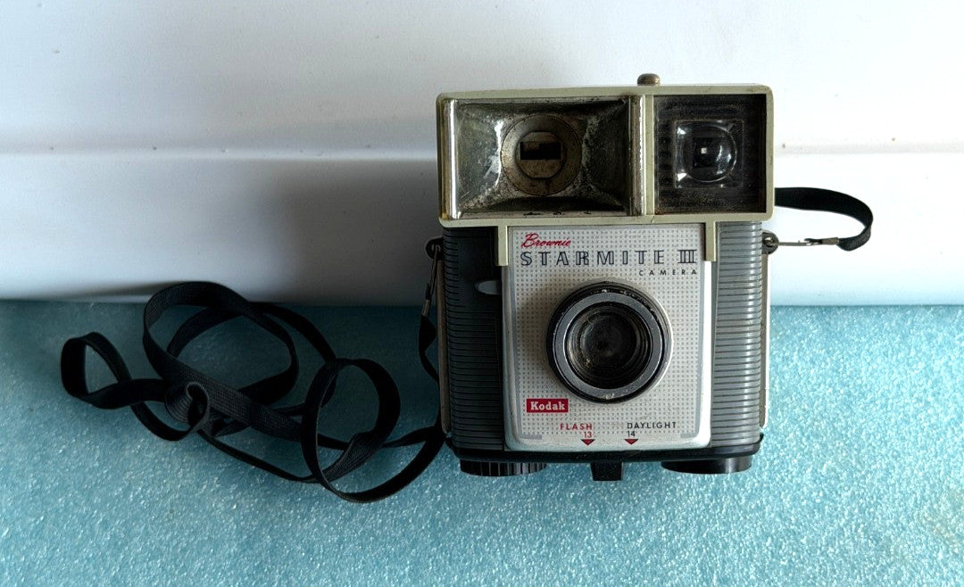 Vintage Kodak Brownie Starmite II Camera 127 Film 1960s Eastman Kodak w/ Strap
