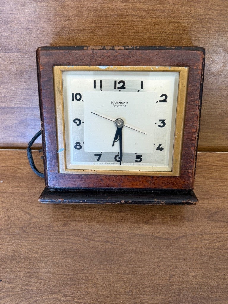 Hammond Cavalier Synchronous Clock Wood Case Art Deco Chicago USA 1930s Display
