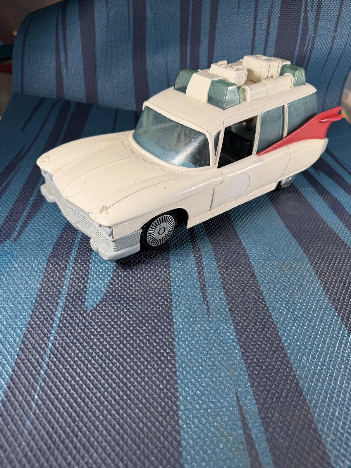Kenner Real Ghostbusters Ecto-1 Vehicle Vintage 1984 w/ Ghost Claw Working Winch