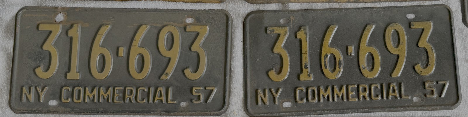 1957 NY Commercial License Plate Two Consecutive Pairs 316-692 316-693 Lot of 4