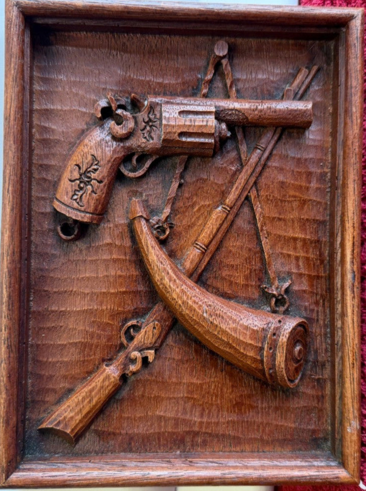 Vintage Carved Wood 3D Wall Plaque Flintlock Pistol Powder Horn Rifle Decor
