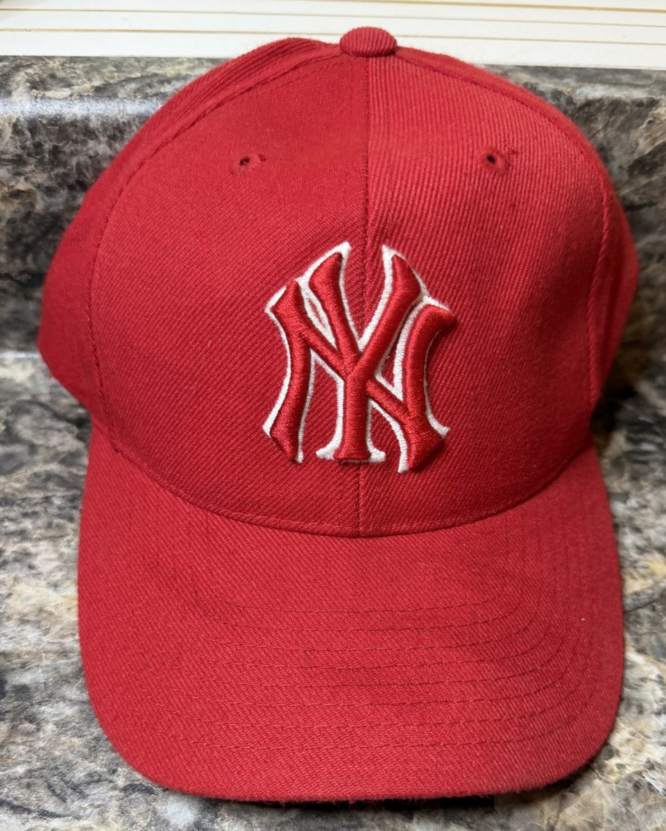 New York Yankees Red Hat Twins Enterprise MLB Fitted Cap Embroidered Logo Wool